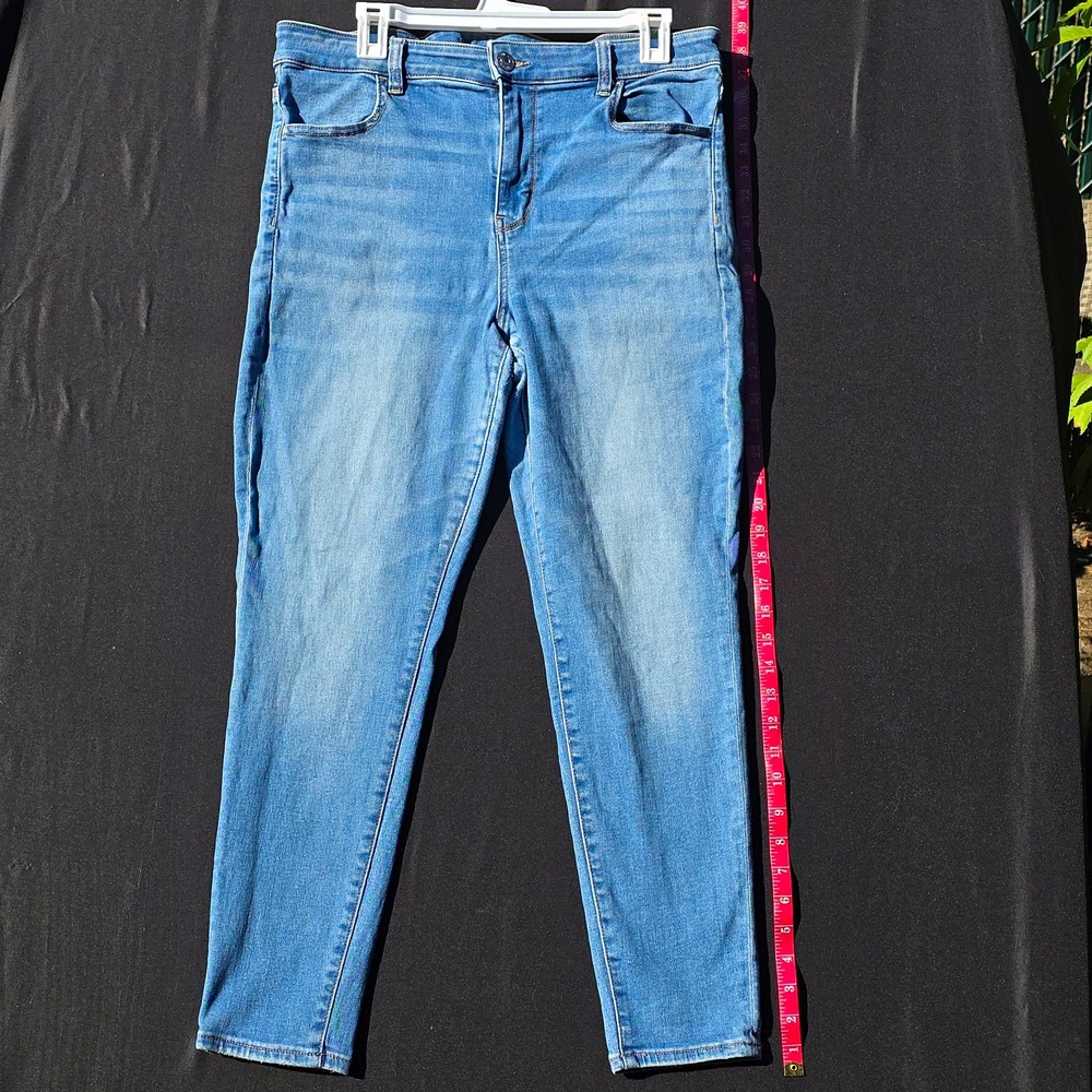 American Eagle Next Level Stretch Women's Size 16 Short Skinny Jeans Light Wash